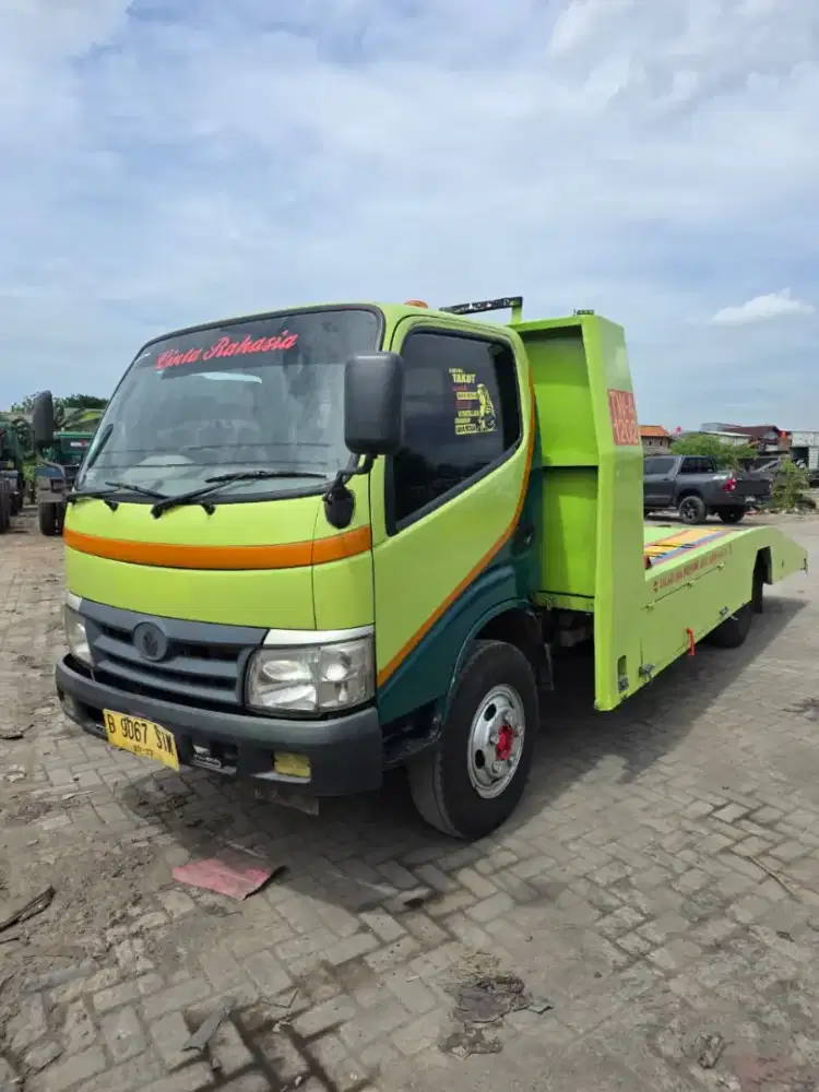 Hino Dutro 130MDL (Chasis Long) 2012