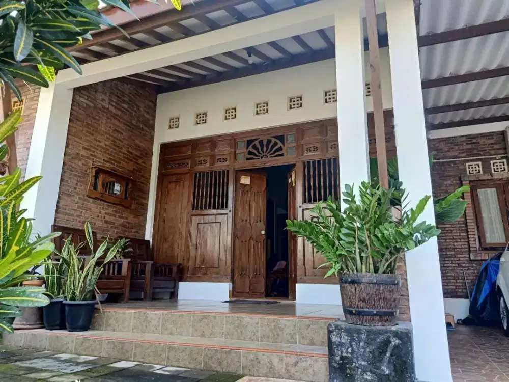 Rumah Asri Model Etnik Dekat Sekolah Budi Mulia