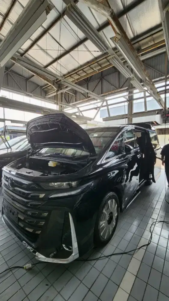 Toyota Vellfire 2.0 VIP Hybrid 2025 Black