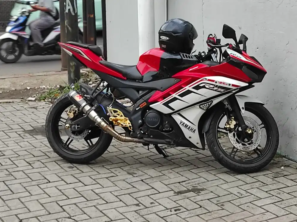Yamaha r15 warna merah, tahun 2015 / tukar vixionn2015