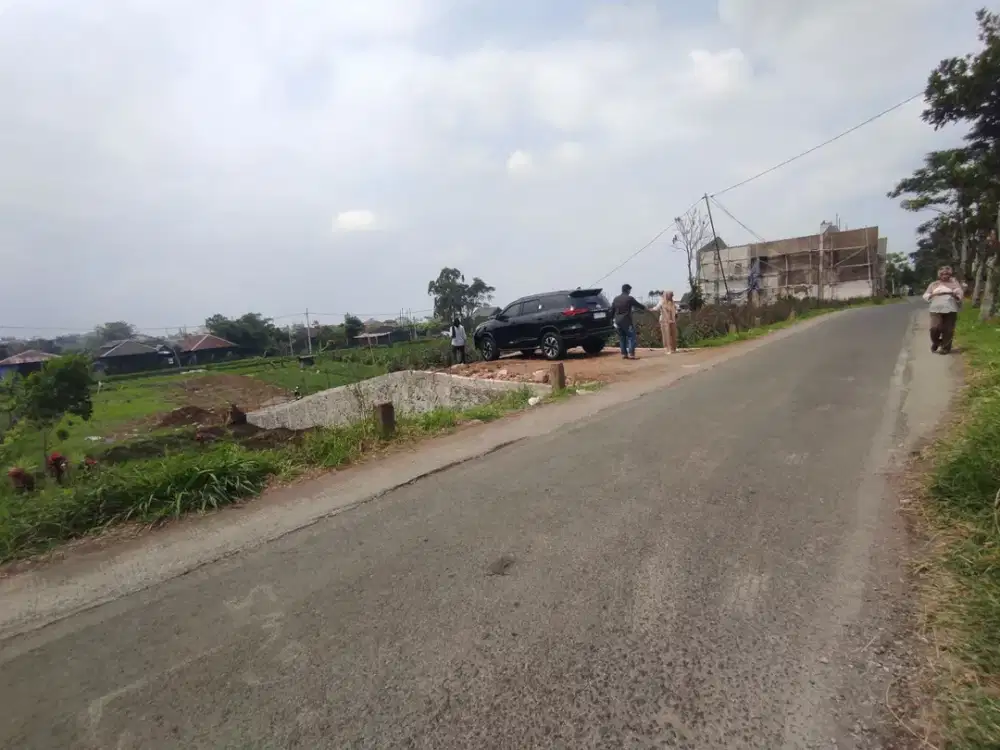 Jual Villa Batu Eksklusif 2 Lantai! Lokasi Sejuk, Full Furnish, Dikelilingi Pemandangan, Dekat Pusat Wisata.