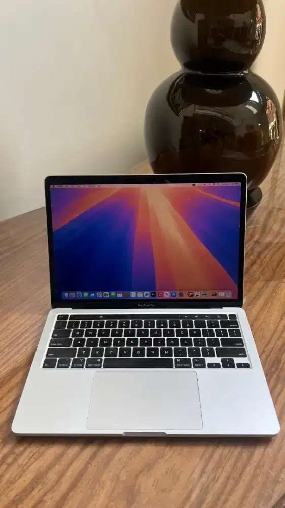 Macbook Pro 2020 i5 16/256