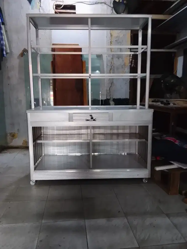 Etalase alumunium dan kaca buat jualan 120*54*165