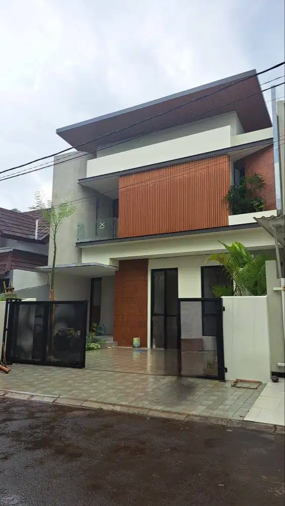 Dijual Rumah Badan 2 Lantai Semi Furnished di Anggrekloka BSD