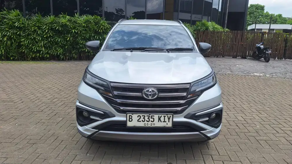 Toyota Rush GR AT 2023 Silver