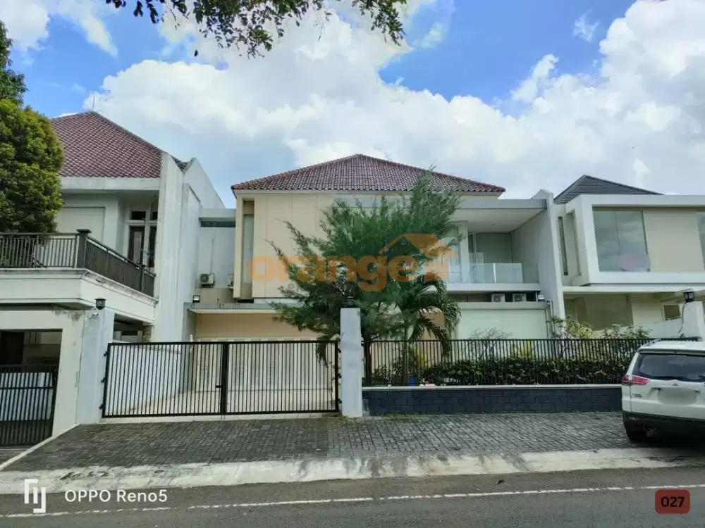 Di Jual Rumah Mewah 2 Lantai Siap Huni Full Furnished di Boulevard Pinggir Jalan Utama Kota Wisata