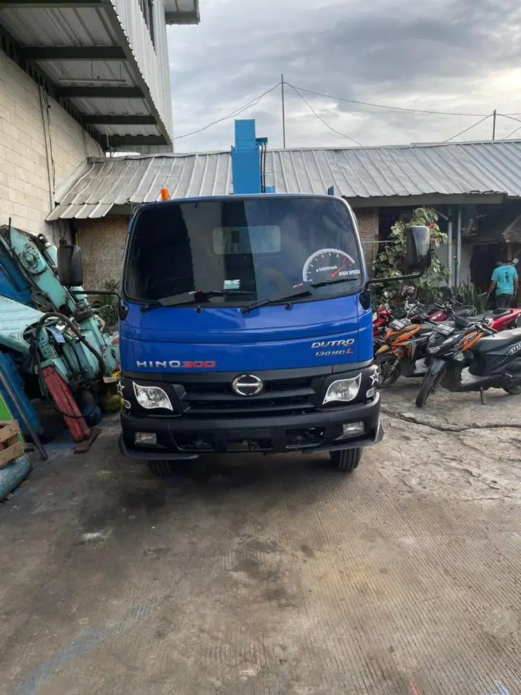 Dutro 130 mdl 2016 crane 3,6 ton 5 section kaki silang