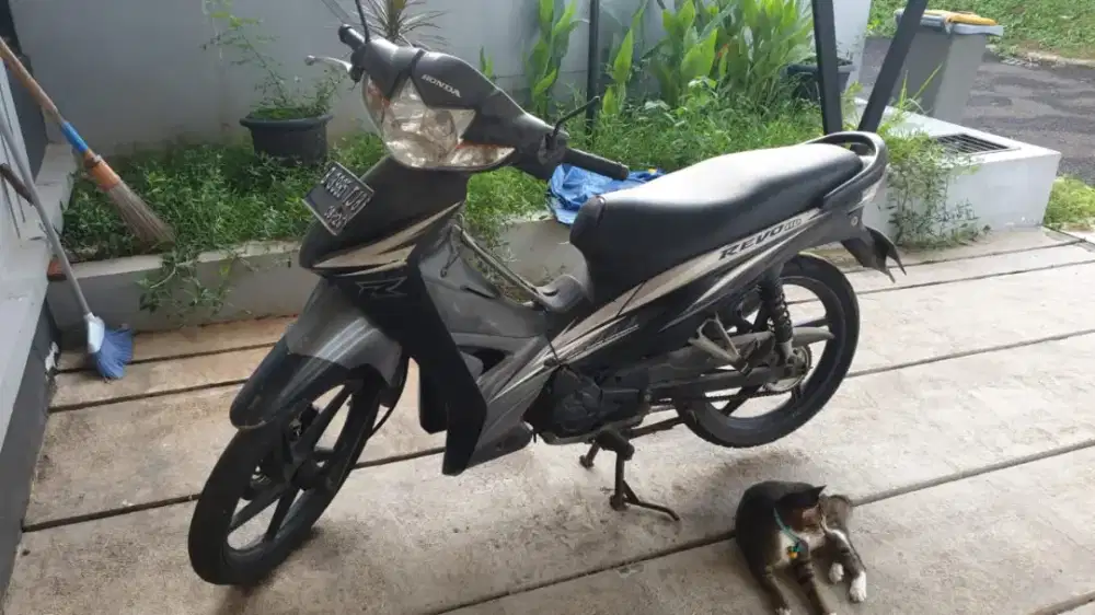 DIJUAL MOTOR BEKAS HONDA REVO TAHUN 2012