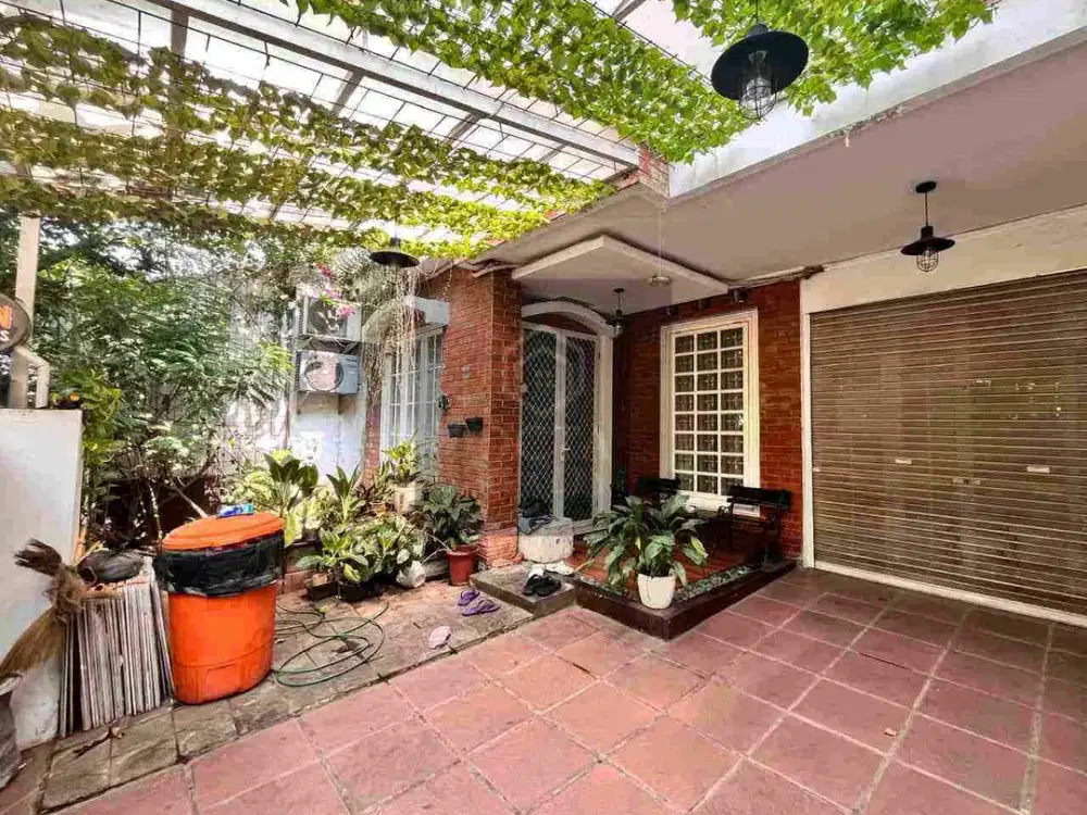 Di Jual Rumah 2 Lantai Asri Depan Taman di Komplek Elite Duren Sawit Jakarta Timur