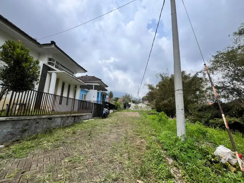 Jual Villa Batu Full Furnish 2 Lantai! Tepat di Depan Jatim Park 2, Selangkah ke Pusat Wisata.