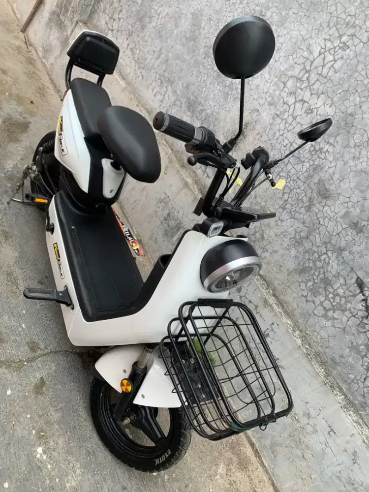 Sepeda Listrik Merk KingBike Epic 2025 Putih