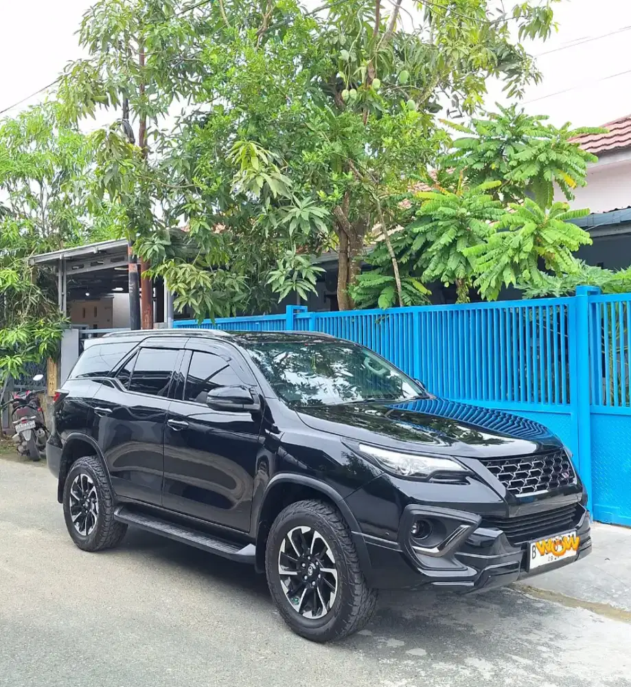 Dijual Mobil Fortuner type type G 2.4 de lengkap hidup oke bosku