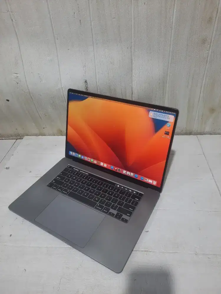 MacBook Pro 2019 i9 ram 16gb ssd 1tb VGA 4gb 16in TouchBar