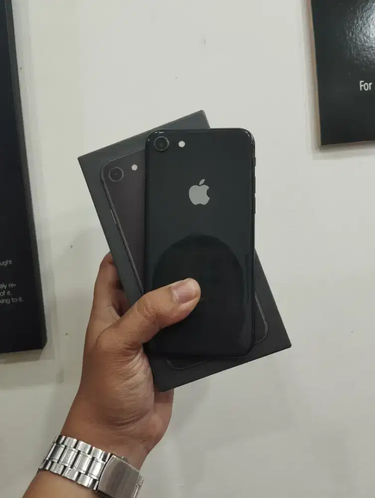 iphone 8 64GB mulus fullset siap pakai