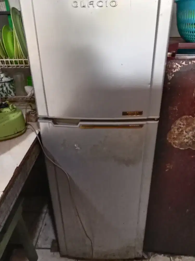 Kulkas toshiba 2 pintu