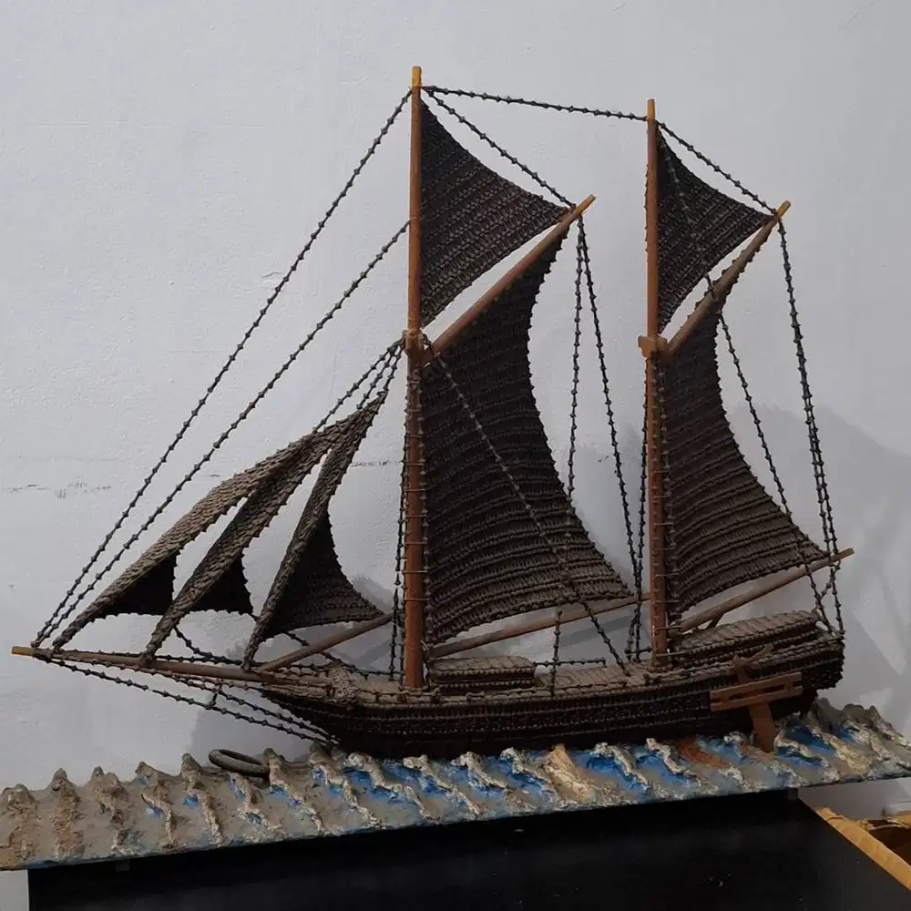 Miniatur Kapal Layar Pinisi
