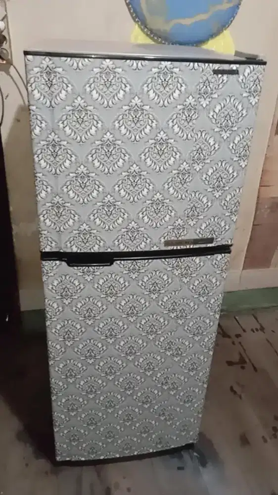 Kulkas 2pintu Tosibha Glacio siap pakai.