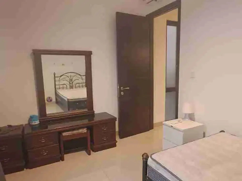 Condohouse Green Royal