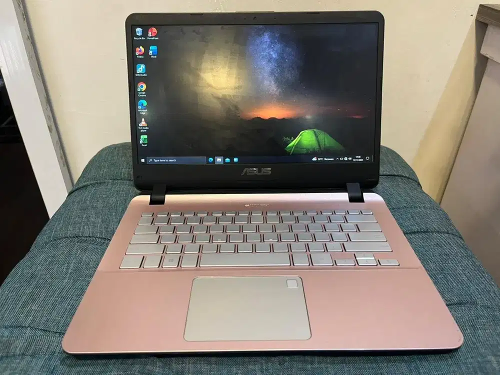 Laptop Asus A407U (second). 3 jutaan normal dan bergaransi