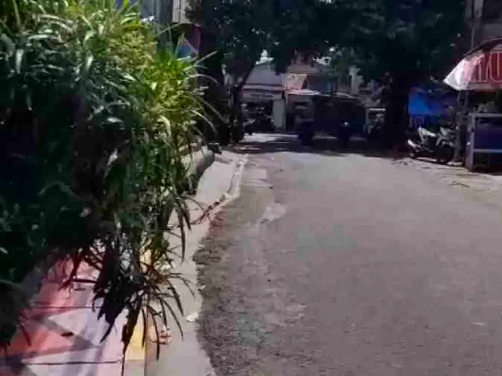 dijual tanah kosong ada kontrakannya pinggir jalan raya cocok buat usaha masuk mobil besar