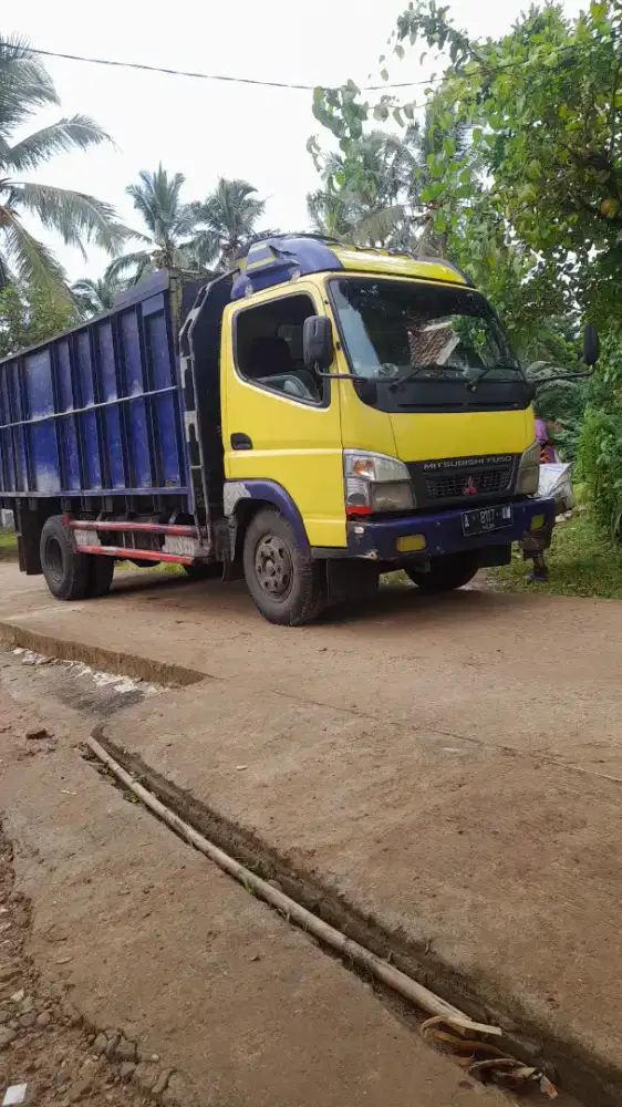 Mitsubishi canter tahun 2011