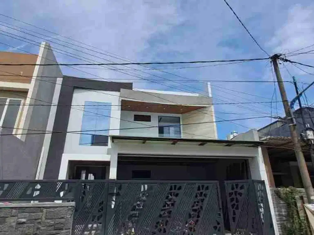 JUAL RUMAH BARU GRESS SURABAYA TIMUR BARUK ADA PRIVATE POOL LUAS 200 SHM