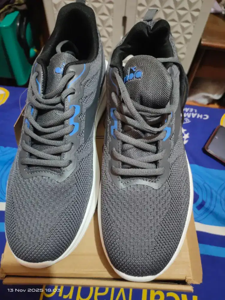 Dijual sepatu diadora original