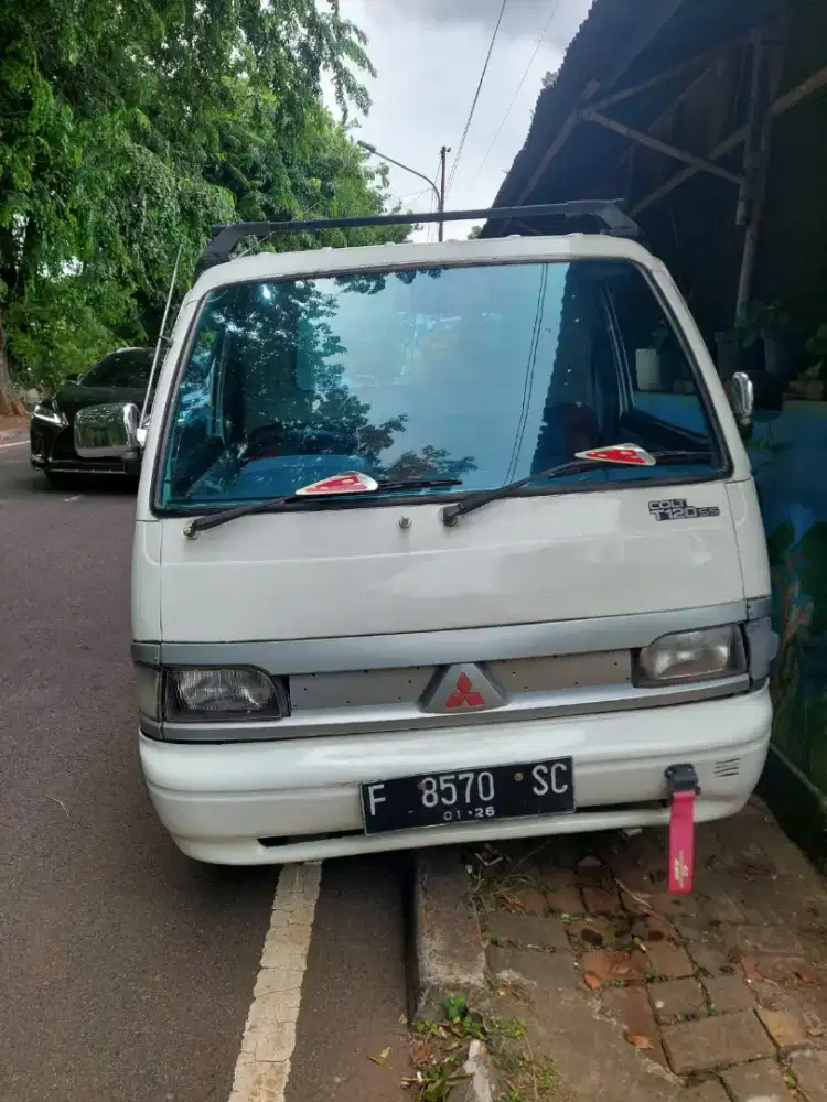 mobil barang beban pikup colt T200SS