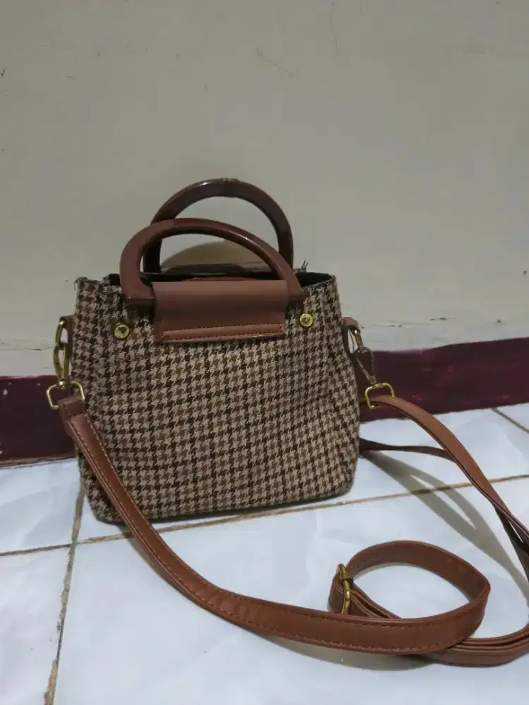 Tas selempang mini .