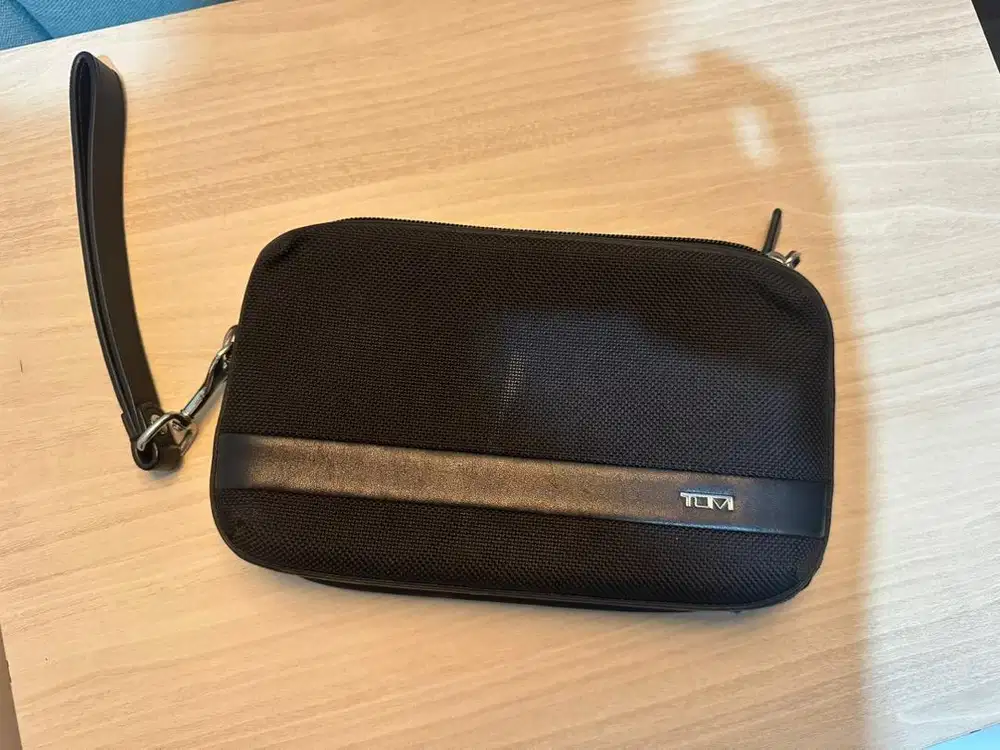WTS : TUMI TRIPLE ZIP CLUTCH
