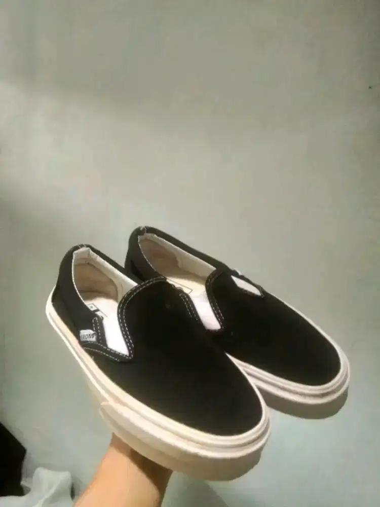 Sepatu Slip On unisex