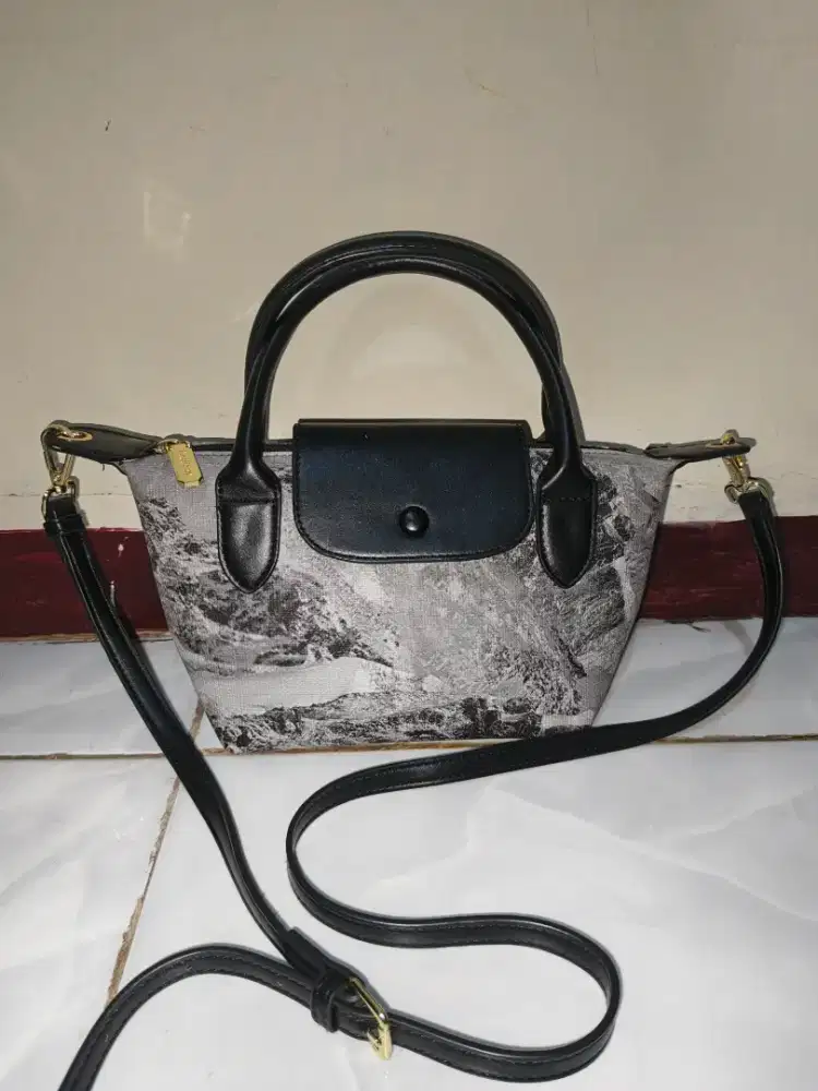 Tas jimshoney abu hitam selempang jinjing