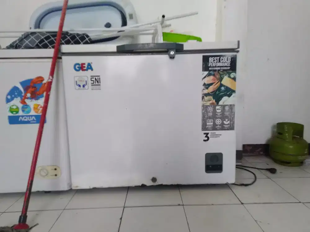 Freezer merk aqua bekas resto