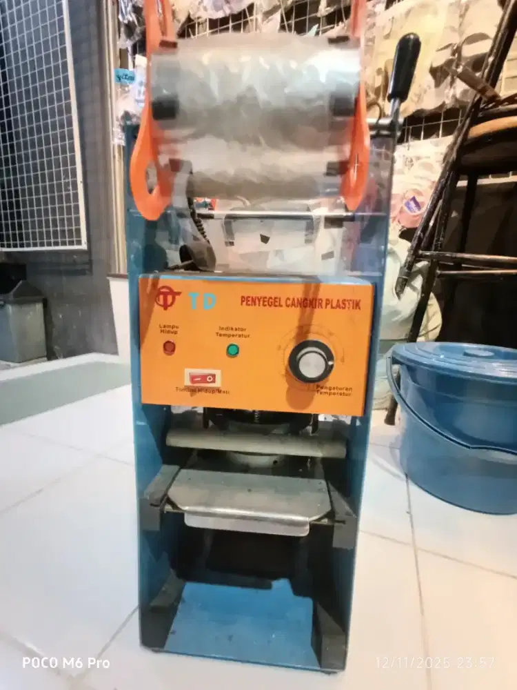 Mesin Cup Press Sealer Semua Ukuran Cup 12-22 Oz