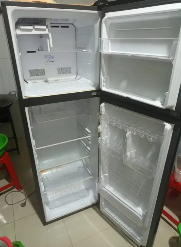 Kulkas sharp 2 pintu -SJ 317(Msh bisa nego)