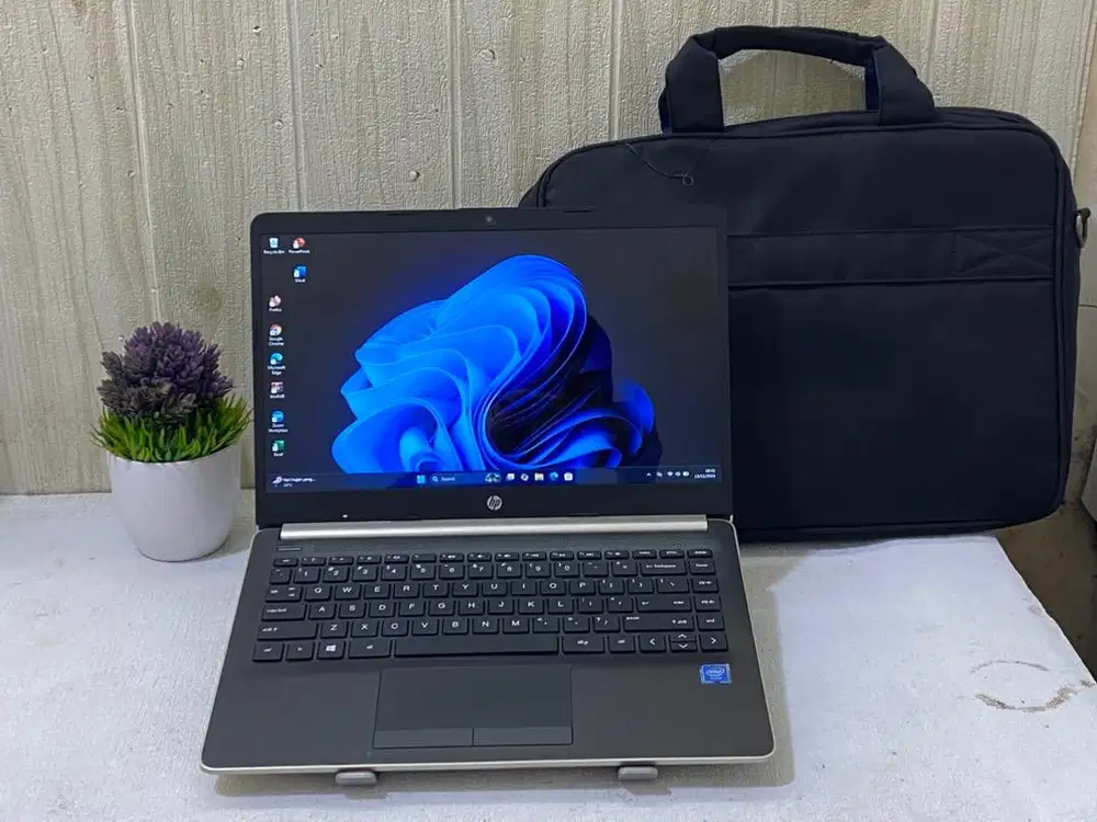 BU Mau Jual Hp 14s-cf1047TU RAM 8 GB SSD 256 GB Mulus