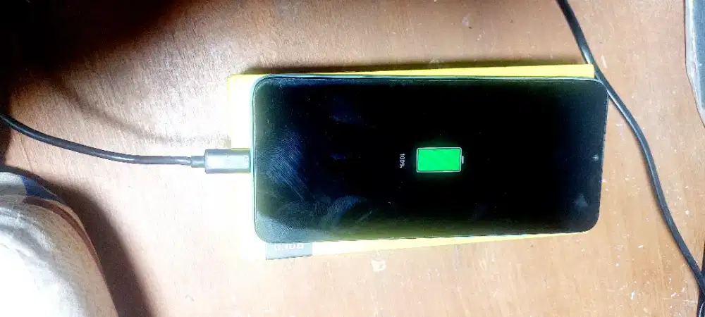 Hp poco c40 kondisi hidup minus touchscreen nggak bisa disentuh