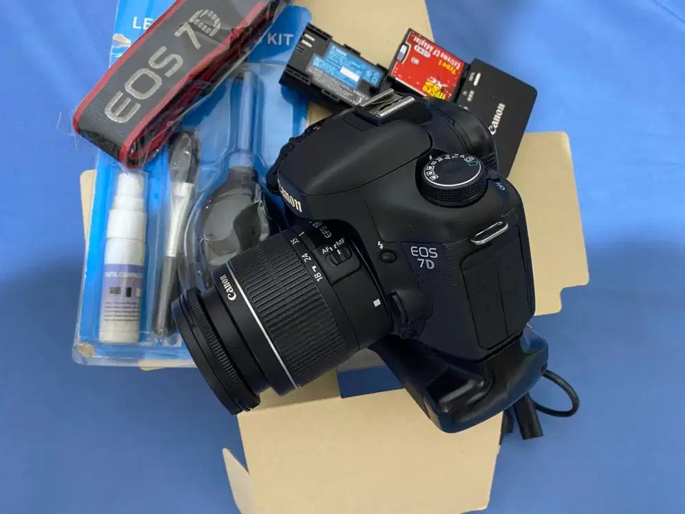 CANON 7D + LENSA KIT 18-55mm III