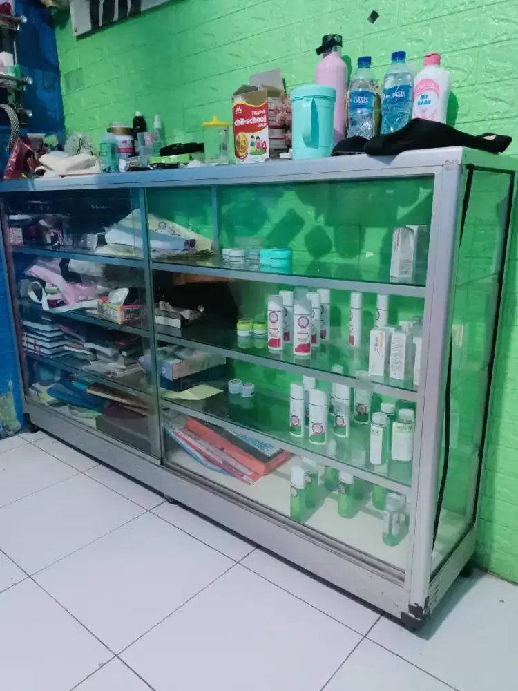 etalase kaca 4 tingkat