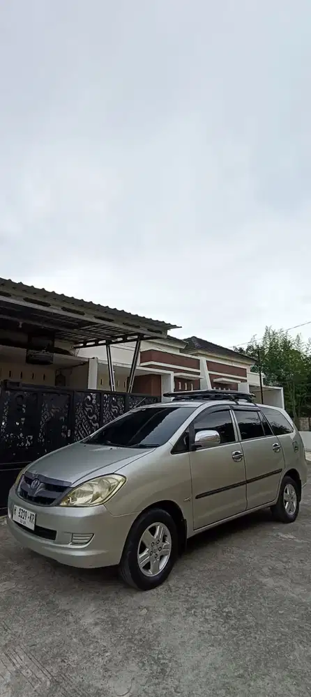 Toyota Kijang Innova 2004 Bensin