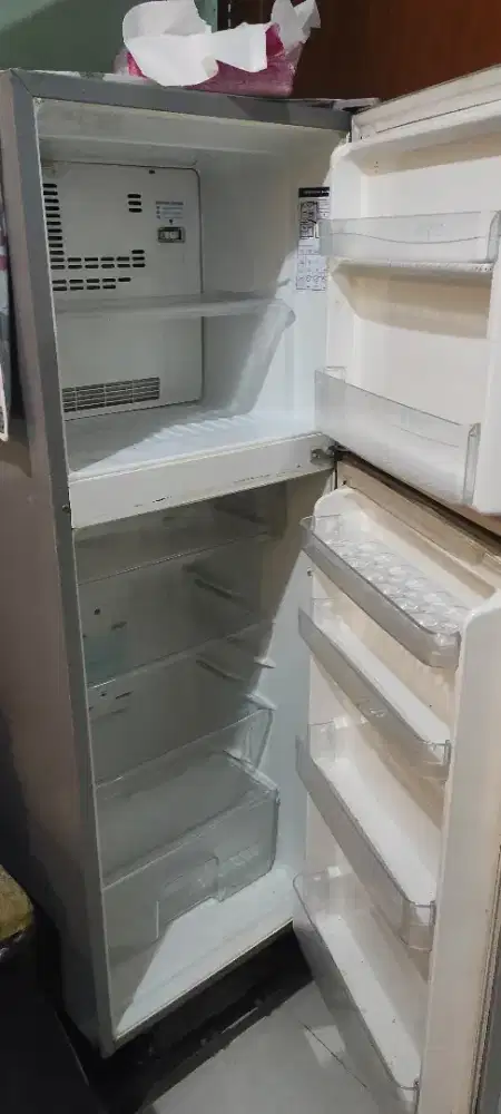 Kulkas Toshiba 2 pintu