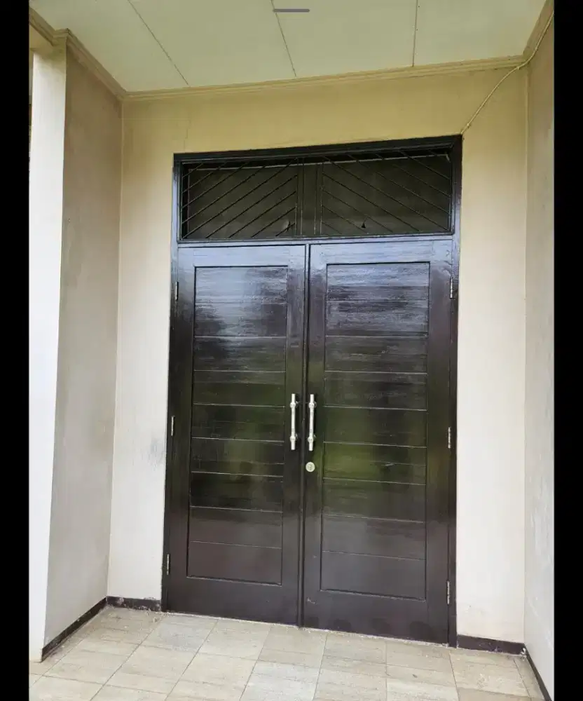 Pintu utama kayu 2 daun
