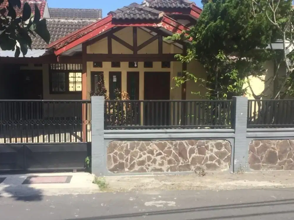 Rumah di pagutan permai mataram