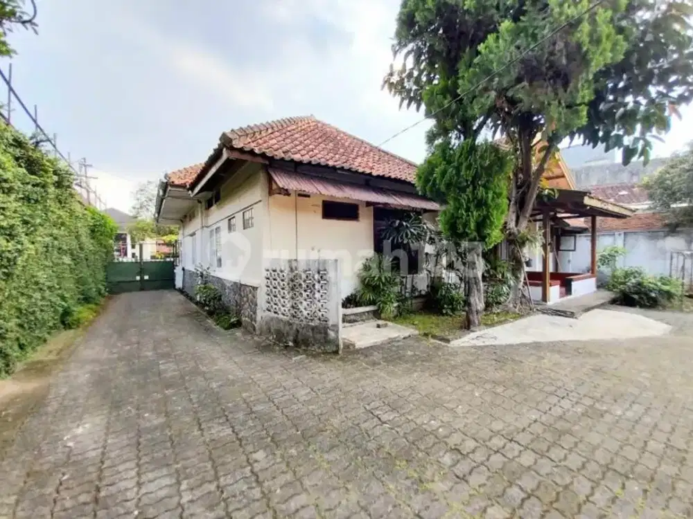 RUMAH MURAH JARANG ADA MAINROAD COCOK UNTUK USAHA DI JL RIAU KOTA BANDUNG