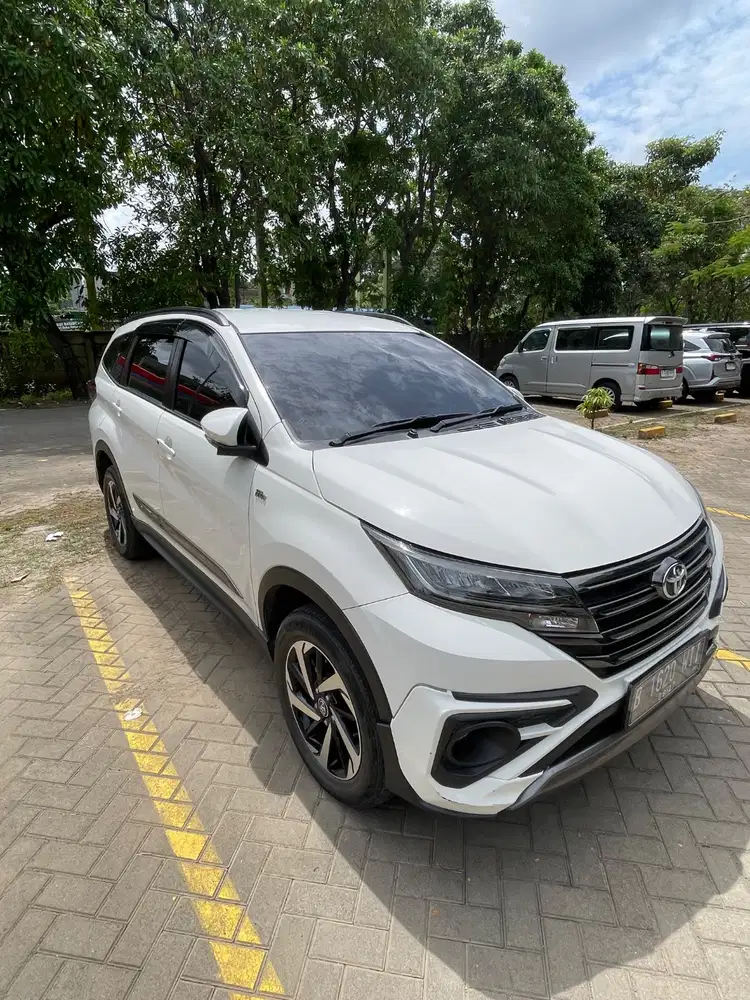 Toyota Rush GR Sport 1.5 S A/T 2022 – Kondisi Istimewa