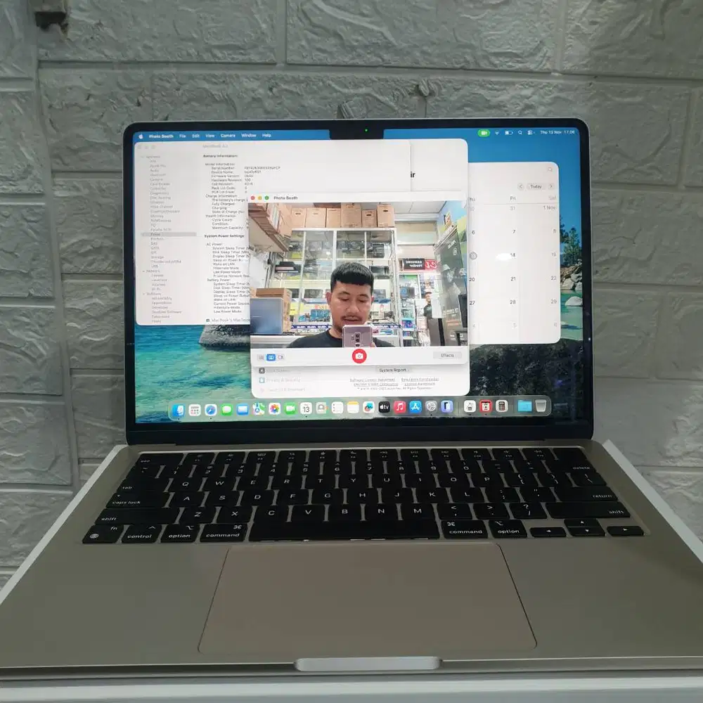 Kredit Macbook Air M2 Starlight Ex Resmi Fullset Mulus Bergaransi