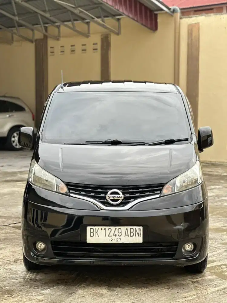 Nissan evalia sv at matic 2012