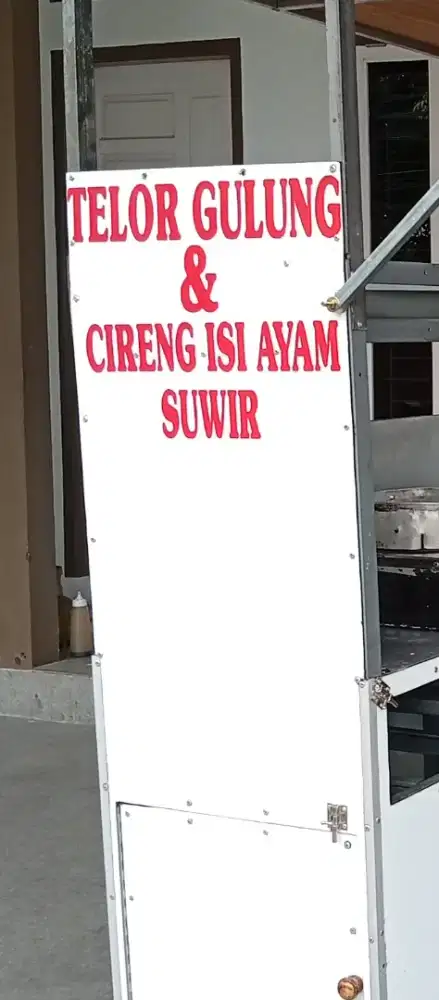 Jualan telor gulung dan cireng isi ayam suwir ke sekolahan pake beca
