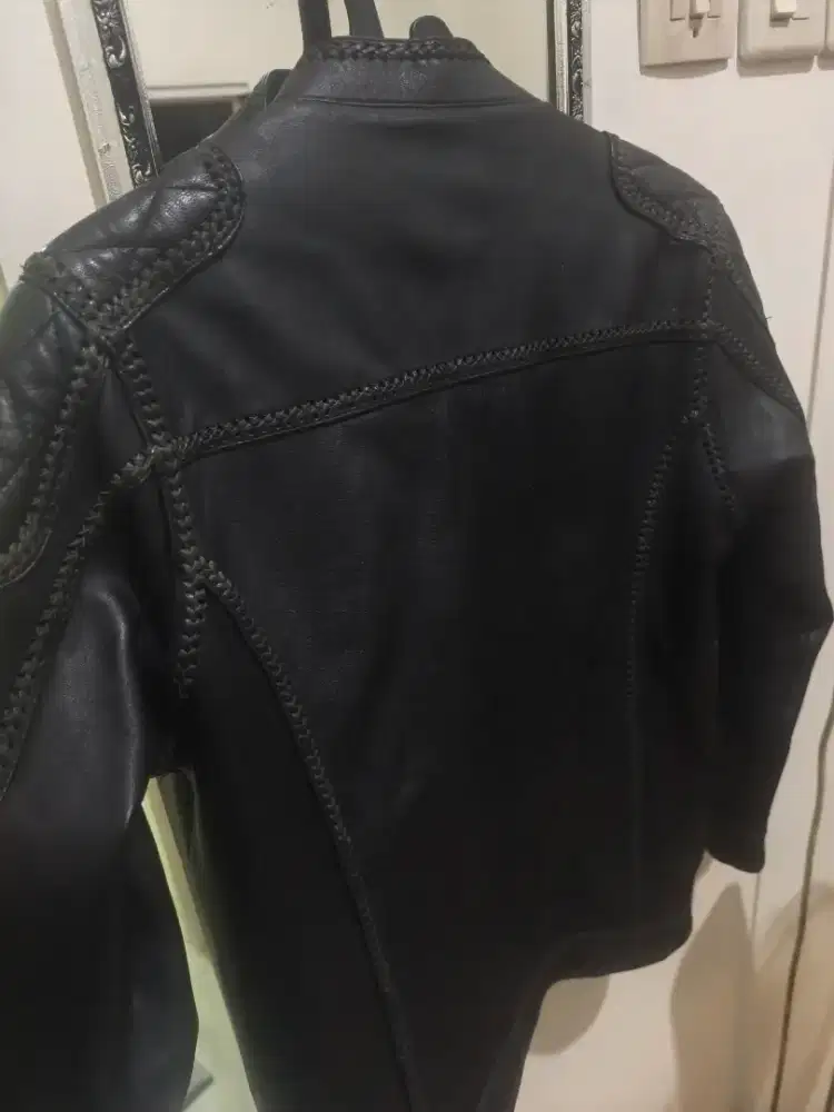 Jual jaket kulit asli jarang di pakai UK M