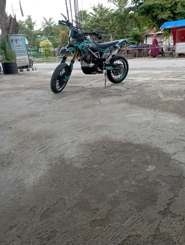 Setidaknya bisa menambah ganteng, gagah dan siap disaat banjir melanda